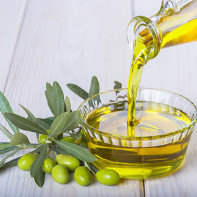Wie man Olivenöl nimmt, während man Gewicht verliert