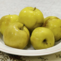 Fotografie nasáklých jablek