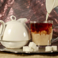 Fotografie černého čaje s mlékem 2