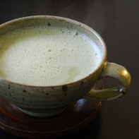 Foto av grønn te med melk 2