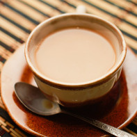 Fotografia ceaiului negru cu lapte 3