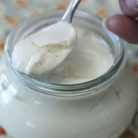 Fordelene og skadene med yoghurt