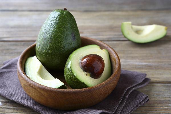 How to choose a ripe avocado in the store