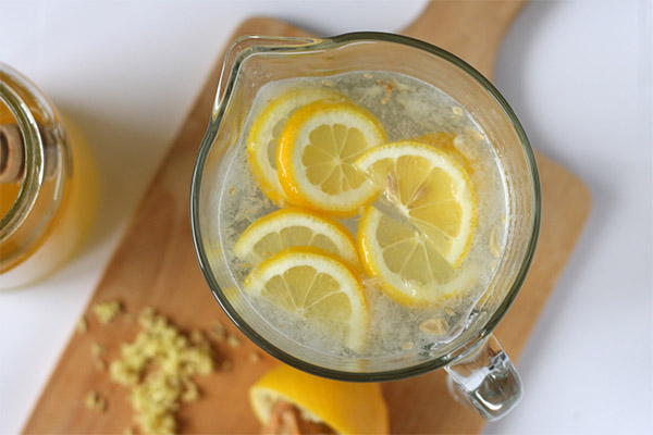 Penggunaan air dengan lemon dalam kosmetologi