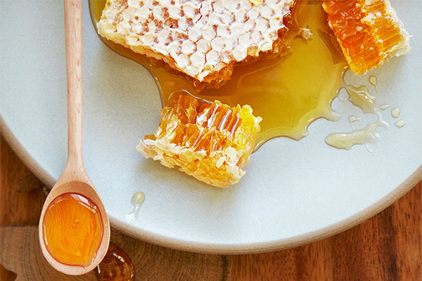 Why honey in honeycombs is useful