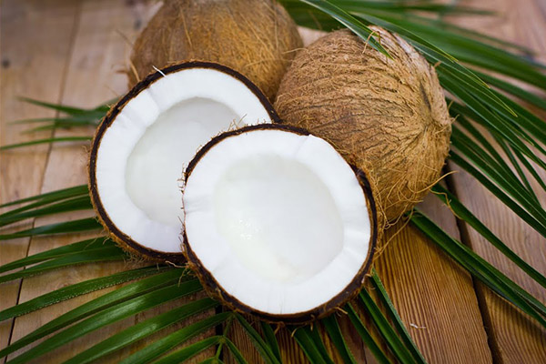 How to choose a ripe coconut in a store