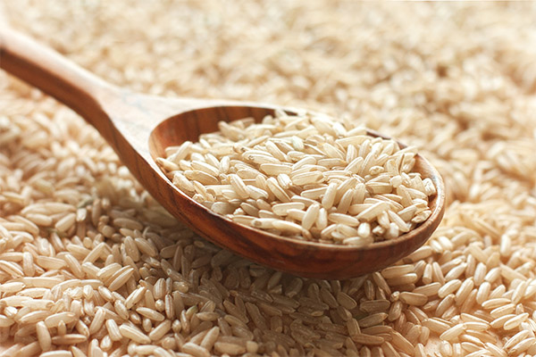 Fördelar och skador på brunt ris