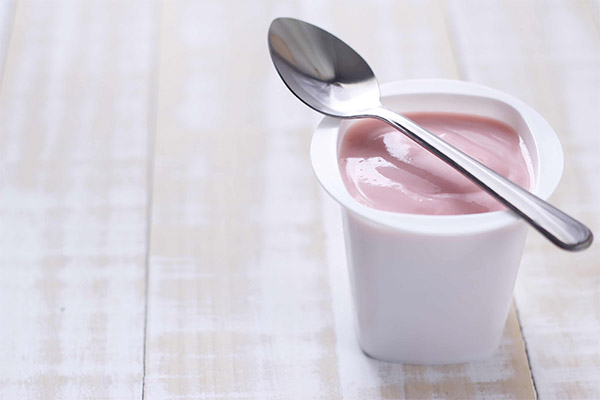 Fordelene og skadene ved yoghurt