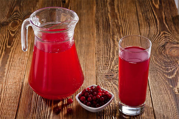 Ang mga benepisyo at pinsala sa cranberry juice