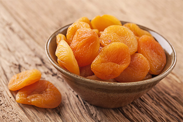Fordelene og skadene ved tørrede abrikoser