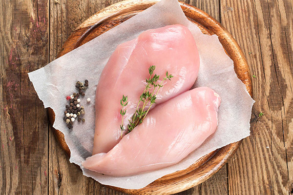 Výhody a poškození kuřecích prsou