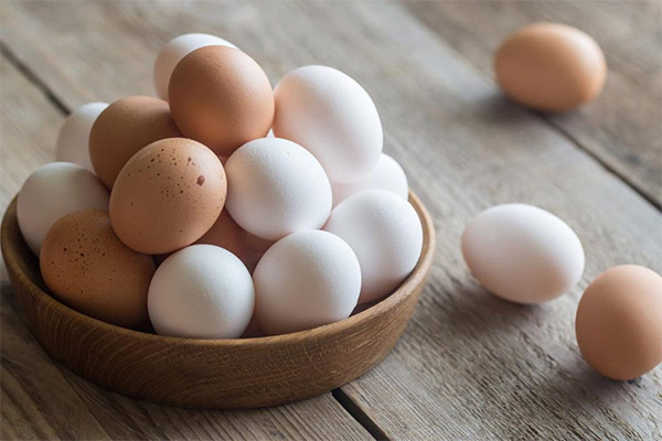 Jaký je rozdíl mezi bílými a hnědými vejci?
