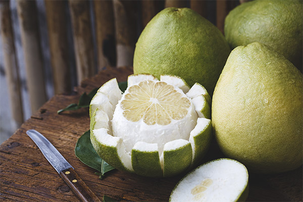 How to quickly clean a pomelo