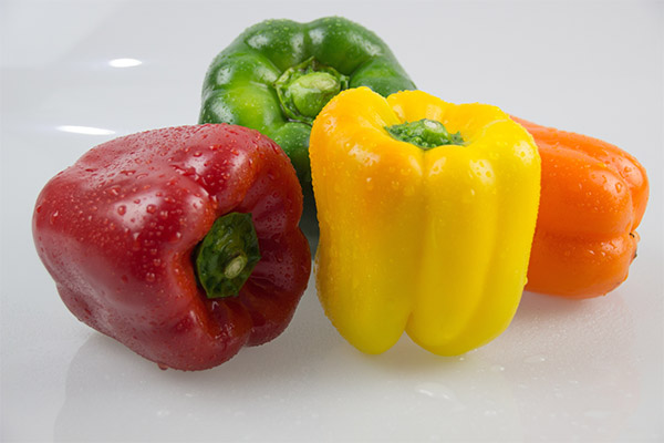 Användbara egenskaper för peppar beroende på färg