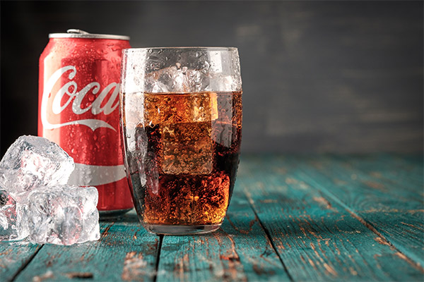 Fördelarna och skadan med Coca-Cola