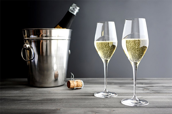 Výhody a poškození šampaňského