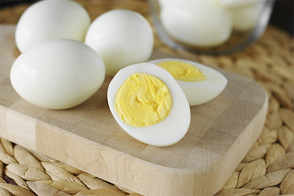 Fördelarna med och skadorna på kokta ägg