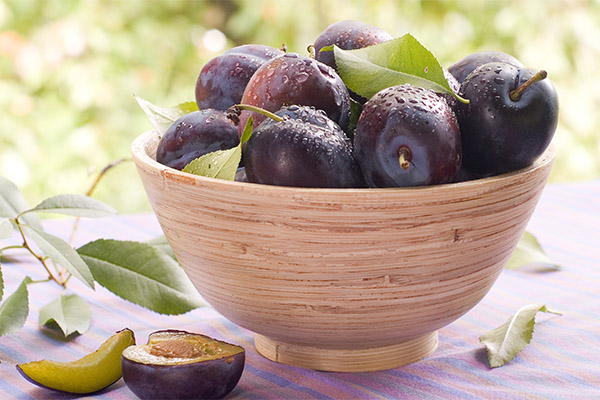 How to eat plums