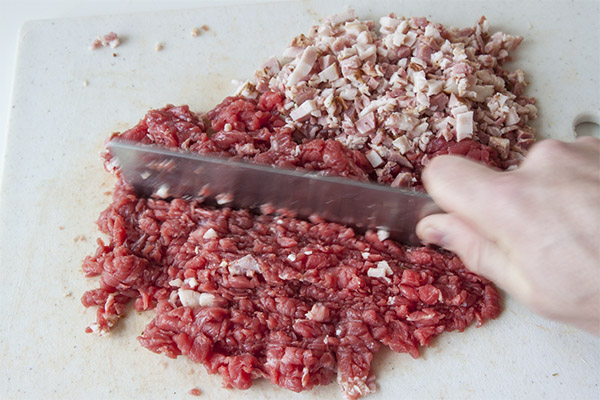 كيفية صنع اللحم المفروم بدون مفرمة اللحم