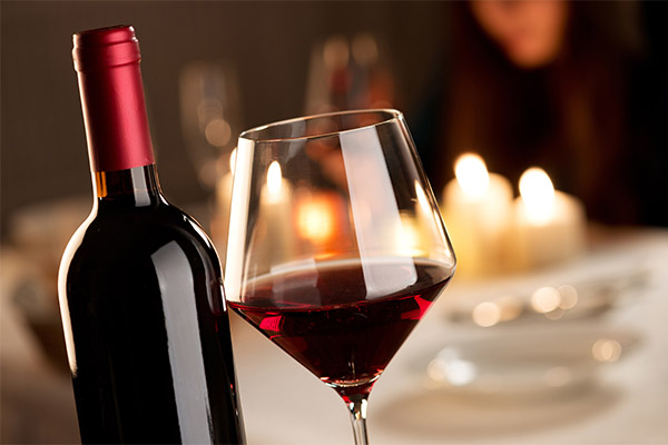 כיצד לבחור ולאחסן יין אדום