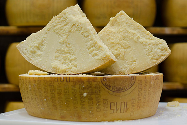 כיצד לבחור ולאחסן גבינת פרמזן