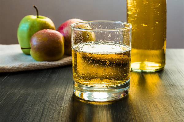 فوائد ومضار عصير التفاح