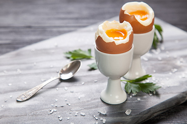 Beneficiile și prejudiciile ouălor fierte moi