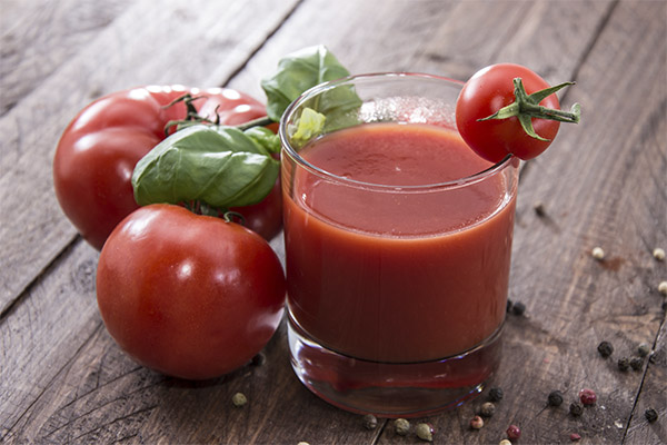 Výhody a poškození rajčatové šťávy