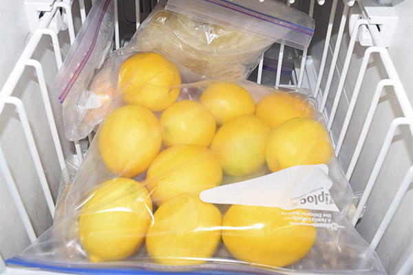 Kaip užšaldyti citriną