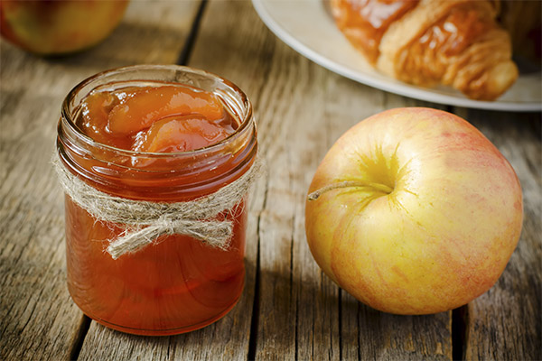 Fordelene og skadene ved æble-marmelade