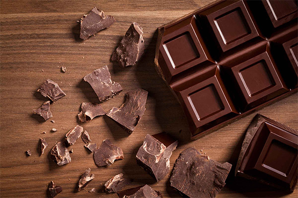 Hur man väljer och lagrar mörk choklad