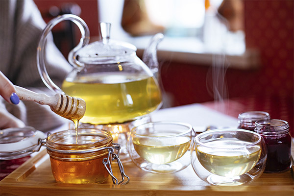 Como fazer e beber chá de mel