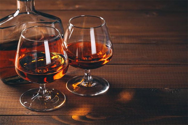 Er det muligt at drikke cognac ved forskellige sygdomme?