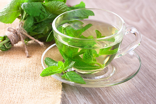 Les avantages et les inconvénients du thé à la menthe