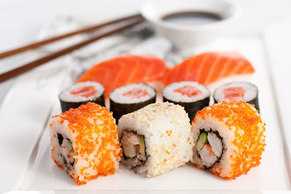 Fordelene og skadene ved sushi og ruller