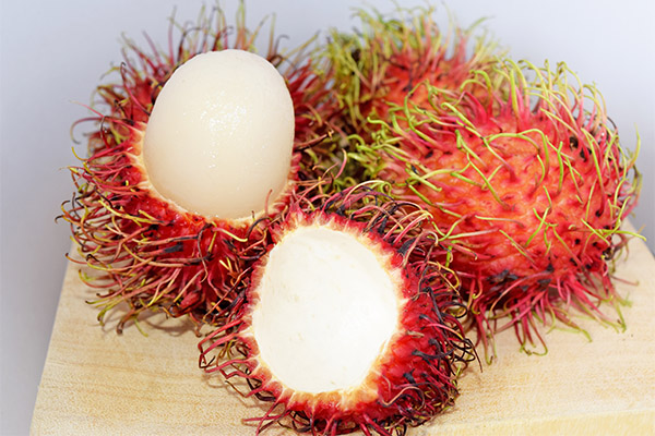 Rambutanin hedelmät ruoanlaitossa