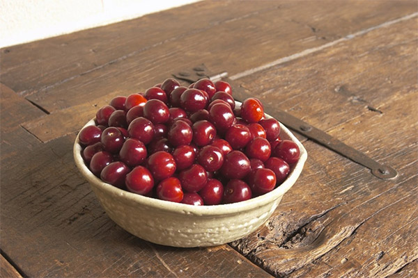How to choose a cherry for jam