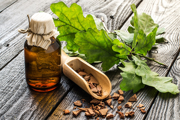Types of medicinal compounds with oak bark