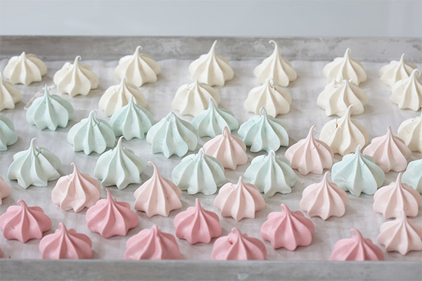 Resipi untuk meringue pelbagai warna