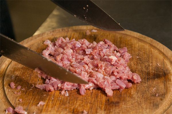 كيفية تقطيع اللحم المفروم